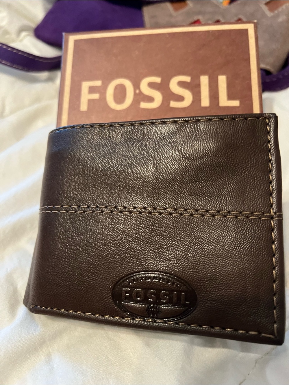BNWT Fossil Brown Leather Bifold Wallet with Embossed Logo 2 available